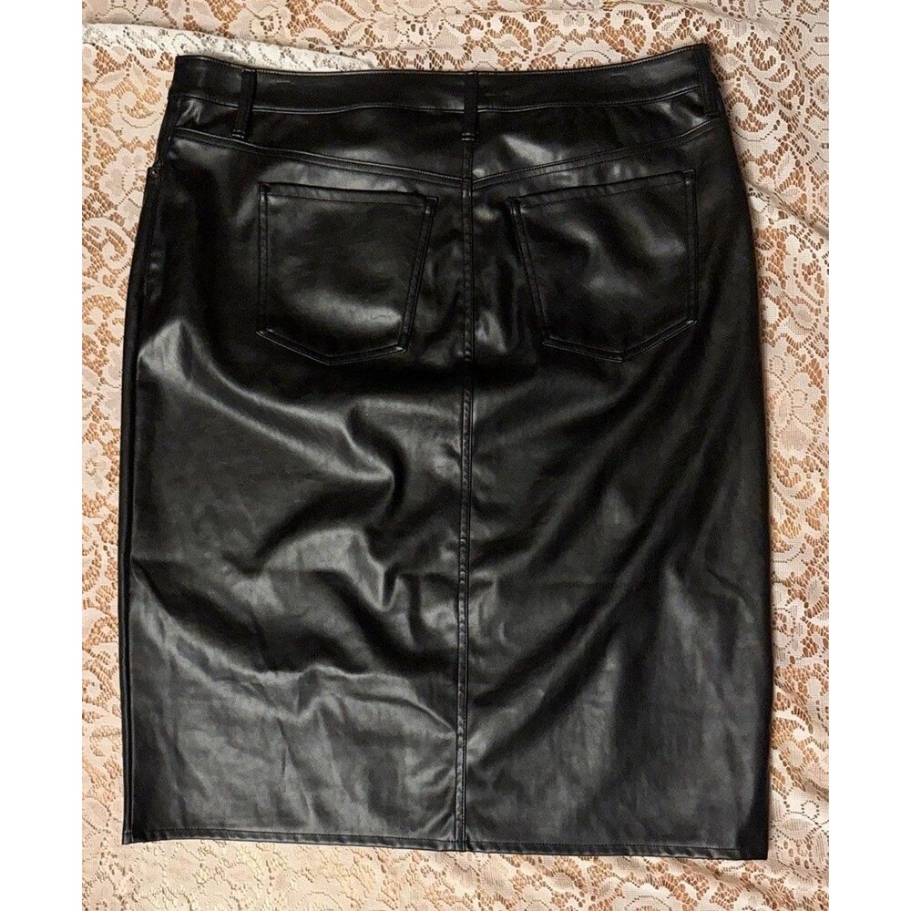 Terra & Sky Black Faux Leather Skirt
